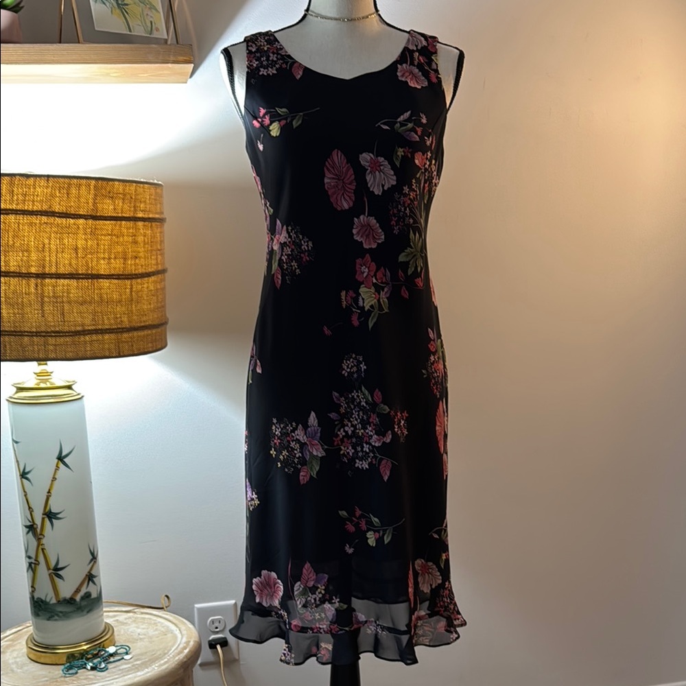 Studio I Moody floral with ruffle hem Midi Dress